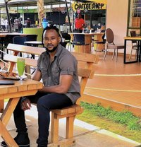 Vixon Abs - Masajista in Nairobi