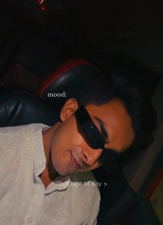 Vkk - Male companion in Kolkata Photo 1 of 4