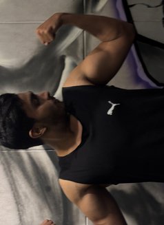 Vkk - Male companion in Kolkata Photo 3 of 4