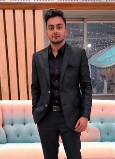 Vkk - Male companion in Kolkata Photo 4 of 4