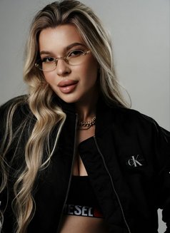 Vlada - puta in Beirut Photo 7 of 8