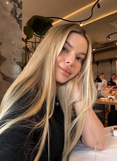 Vlada - puta in Beirut Photo 8 of 8