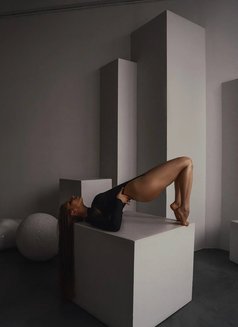 Vlada - puta in Dubai Photo 2 of 9