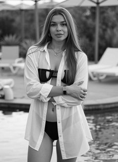 Vladaxxx - puta in Beirut Photo 5 of 5