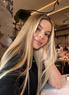 Vladaxxx - puta in Beirut Photo 7 of 10