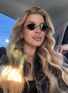 Vladda - escort in Beirut Photo 1 of 5