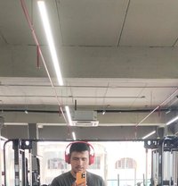 Vlorent9987 - masseur in Surat