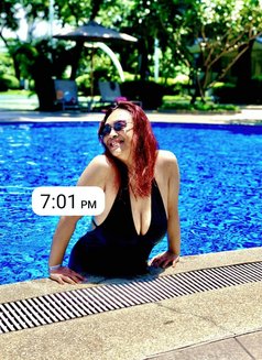 Voluoptious mature woman is just around - escort in Manila Photo 4 of 4