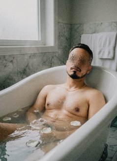 Vulord - Male escort in Mumbai Photo 2 of 3