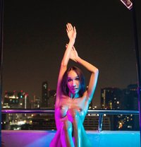 Vviolet Fantasy kiss - Transsexual escort in Osaka