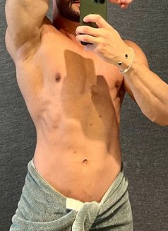 V_MUSCL - Male escort in Dubai Photo 1 of 7