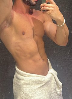 V_MUSCL - Male escort in Dubai Photo 4 of 7