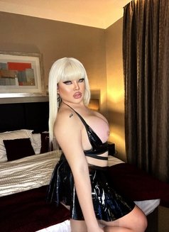 VVVip sexy Queen MASHA Thai mix Iranian - Transsexual escort in Dubai Photo 9 of 15