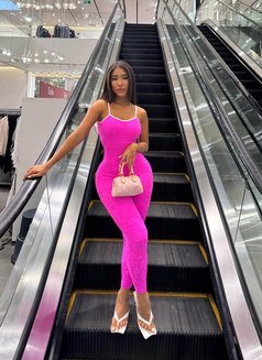 Vy Pham - escort in Yanbu Photo 8 of 12