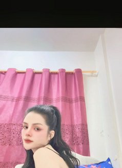 Vy Tay - puta in Muscat Photo 1 of 6