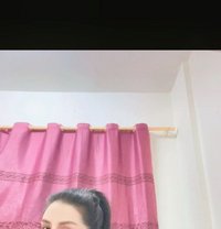 Vy Tay - puta in Muscat