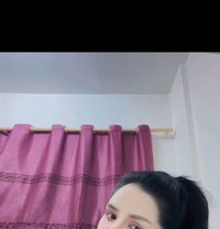 Vy Tay - puta in Muscat