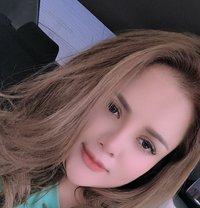 Vy Tay - puta in Muscat