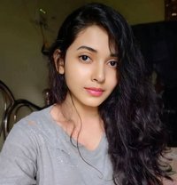 Vyvy - escort in Ajmān