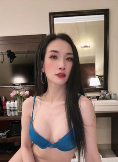 Vyvy - escort in Dubai Photo 1 of 7