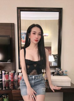 Vyvy - escort in Dubai Photo 3 of 7