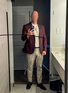 W E S T E R N FOR C O U P L E S - Acompañantes masculino in New Delhi Photo 7 of 8