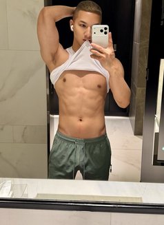 W O R K - Male escort in Al Manama Photo 2 of 10