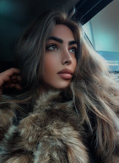 Waad Queen - Transsexual escort in Beirut Photo 9 of 13