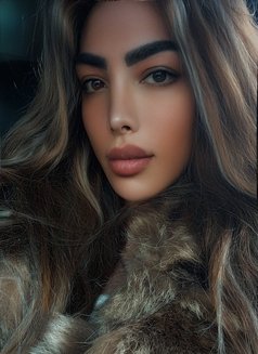 Waad Queen - Transsexual escort in Beirut Photo 10 of 13