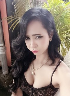 Wahn - masseuse in Phuket Photo 2 of 4