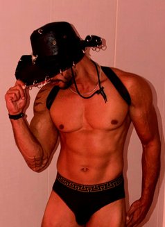 Wakwak - Male escort in Dubai Photo 2 of 5