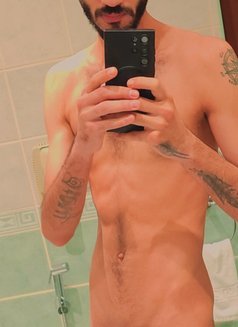 Walid for men ,women and couples - Male escort in Abu Dhabi Photo 4 of 8
