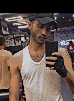 Walid for men ,women and couples - Male escort in Abu Dhabi Photo 5 of 8