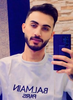 Walid for men ,women and couples - Male escort in Abu Dhabi Photo 7 of 8