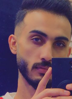Walid for men ,women and couples - Male escort in Abu Dhabi Photo 8 of 8