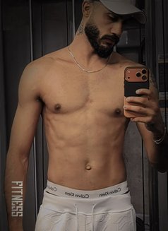 Walid for men women رجال ونساء - Male escort in Abu Dhabi Photo 6 of 12