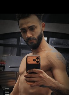 Walid for men women رجال ونساء - Male escort in Abu Dhabi Photo 7 of 12