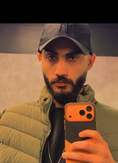 Walid for men women رجال ونساء - Male escort in Abu Dhabi Photo 8 of 12