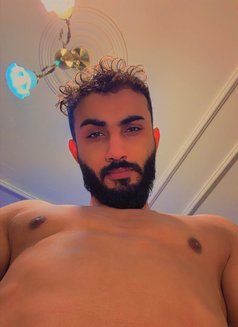 Walid for men women رجال ونساء - Male escort in Abu Dhabi Photo 11 of 12