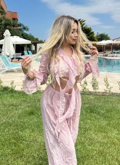 Wanda - escort in Dubai Photo 1 of 7