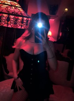 Wanda - escort in Dubai Photo 2 of 7