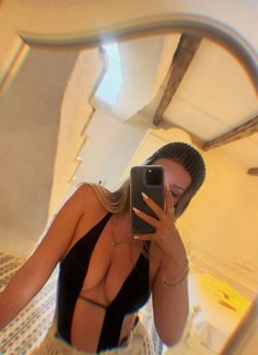 Wanda - escort in Dubai Photo 7 of 7