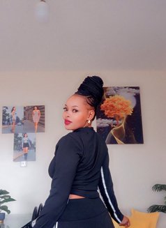 Wangari - masseuse in Nairobi Photo 3 of 4