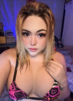 Want CUM show and video content & Meet - Transsexual escort in Manila Photo 8 of 13