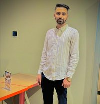 Waqarkhan - Male escort in Dubai