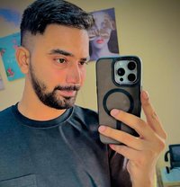Waqarkhan - Male escort in Dubai