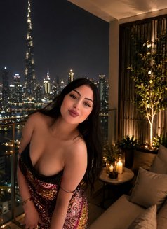 Warda - puta in Dubai Photo 5 of 7