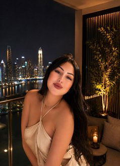 Warda - puta in Dubai Photo 6 of 7