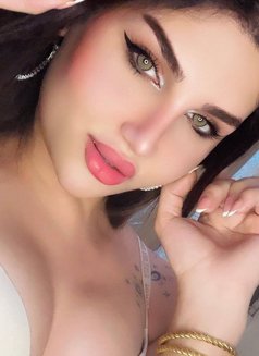 Wateen - Transsexual escort in Amman Photo 8 of 16