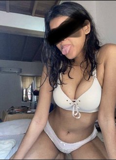 Wathsala - escort in Colombo Photo 1 of 5